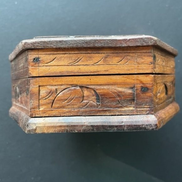 Hexagonal CARVED WOOD TRINKET BOX WITH HINGED LID for Jewelry, Décor, Treasures - Picture 8 of 14